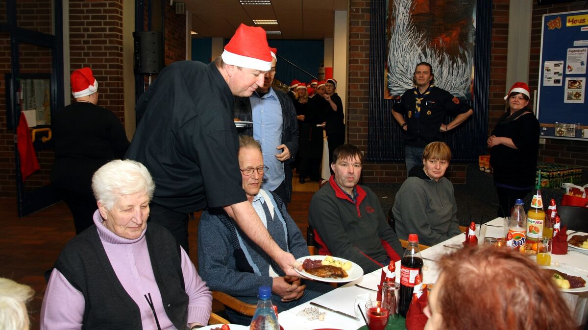 Auch der heutige Oberbürgermeister Uwe Santjer war ein früher Unterstützer des Vereins "Weihnachten für Alle". Foto: CN-Archiv