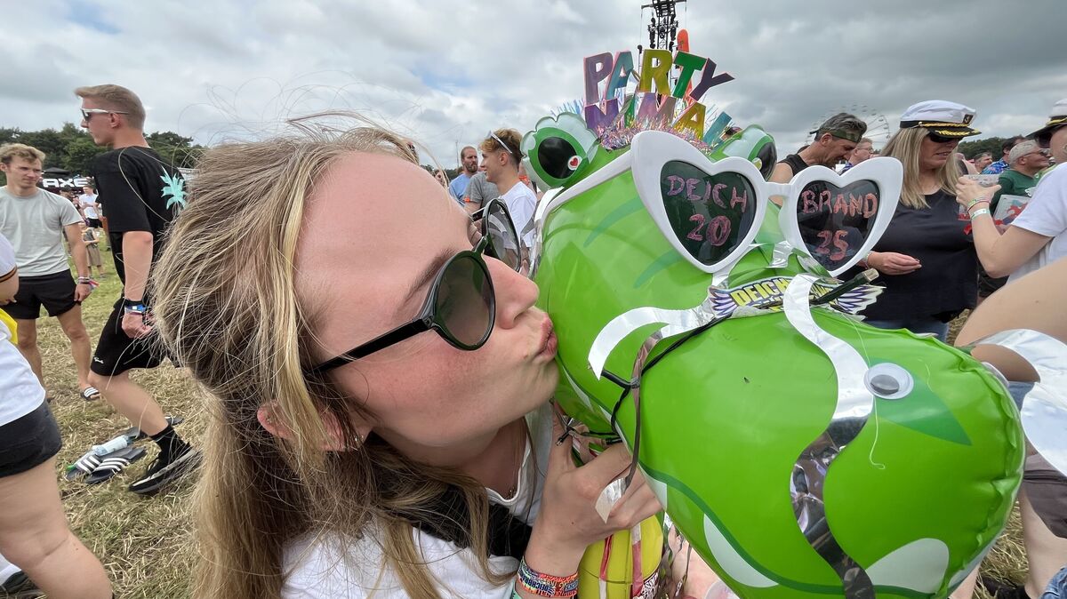 Der Festival-Freitag startet mit viel Energie und ersten Sonnenstrahlen. Foto: Overschmidt