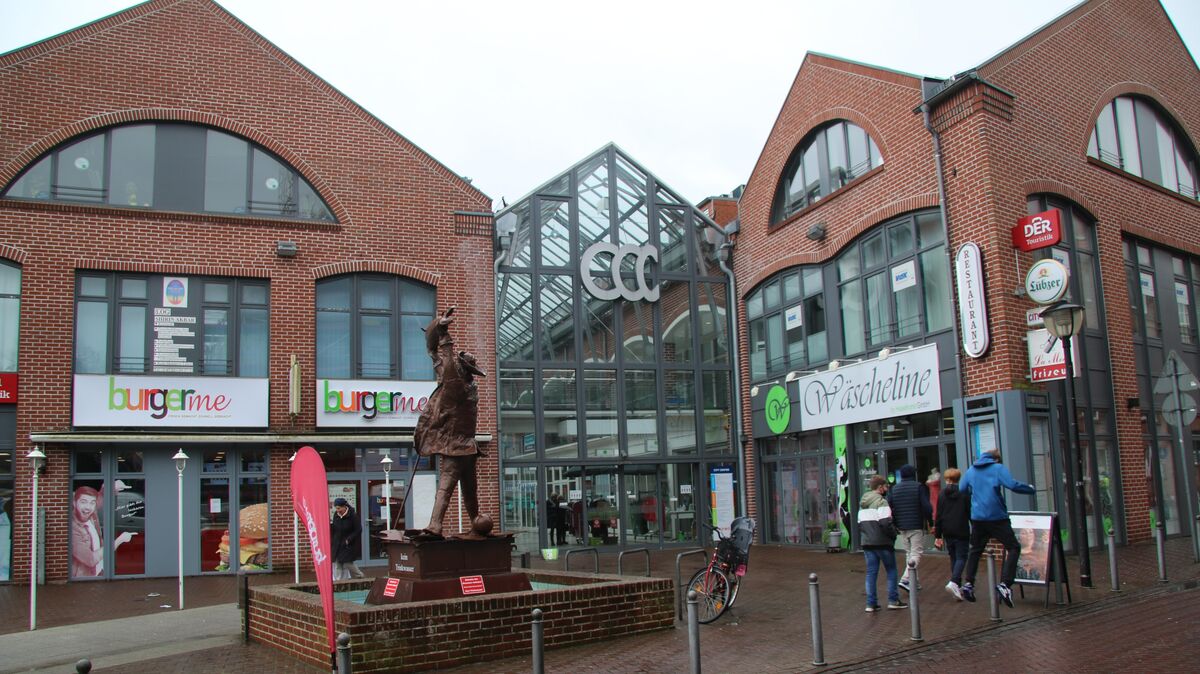 Die Diakonie Cuxland ist jetzt mit ihrem Beratungsangebot und dem Diakonie-Shop ins City Center Cuxhaven (CCC) am Fleckenpüsterweg eingezogen. Ab sofort ist die Diakonie damit noch näher dran an den Menschen, die Hilfe suchen. Foto: Potschka