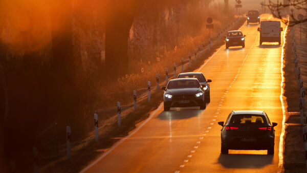 Nicht auf Lichtautomatik verlassen: Tüv appelliert an Autofahrer im Kreis Cuxhaven