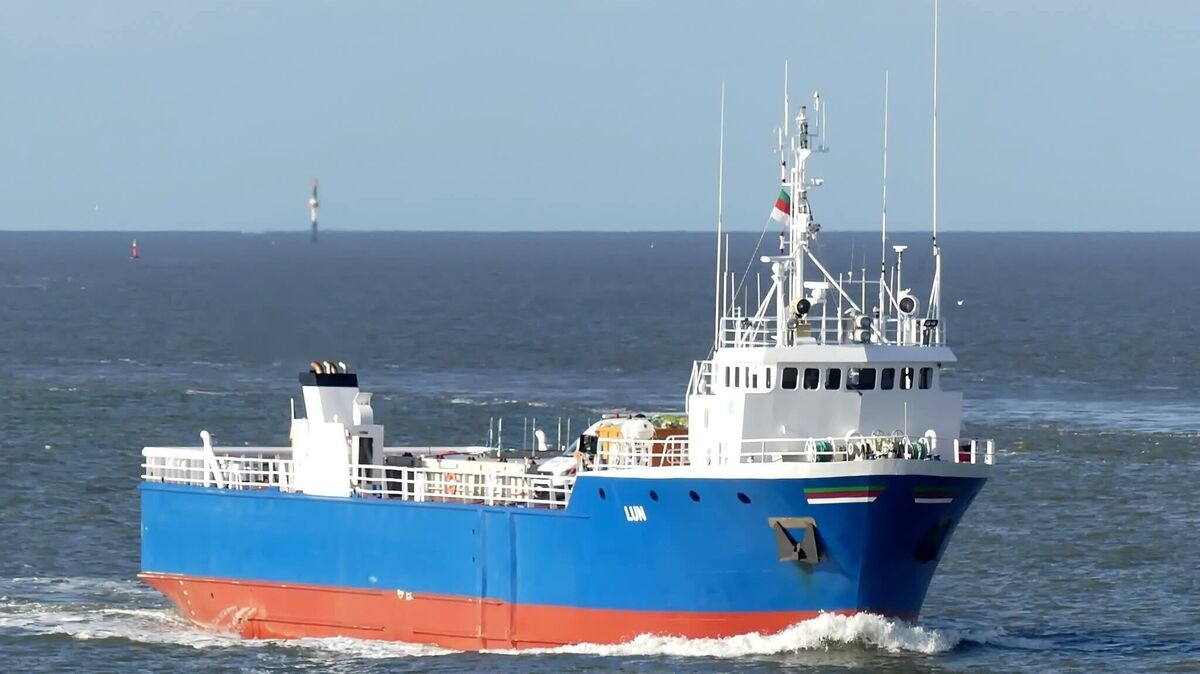 Das Frachtschiff "Lun" ver- und entsorgt die Insel Helgoland und läuft dafür Cuxhaven an. Foto: Lisa Sonntag