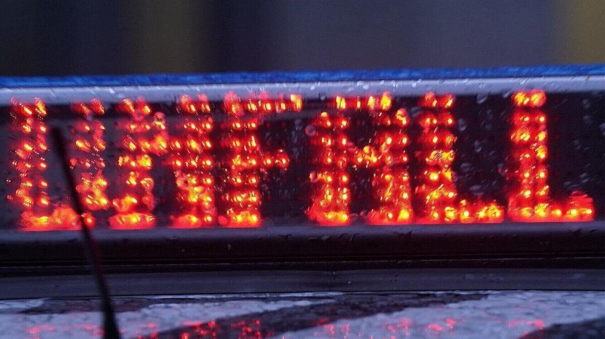 Ein 16-jähriger Mopedfahrer wurde leicht verletzt, als ein 88-jähriger Autofahrer ihn in Loxstedt an einer Einmündung übersah. Foto: Marcus Brandt/dpa