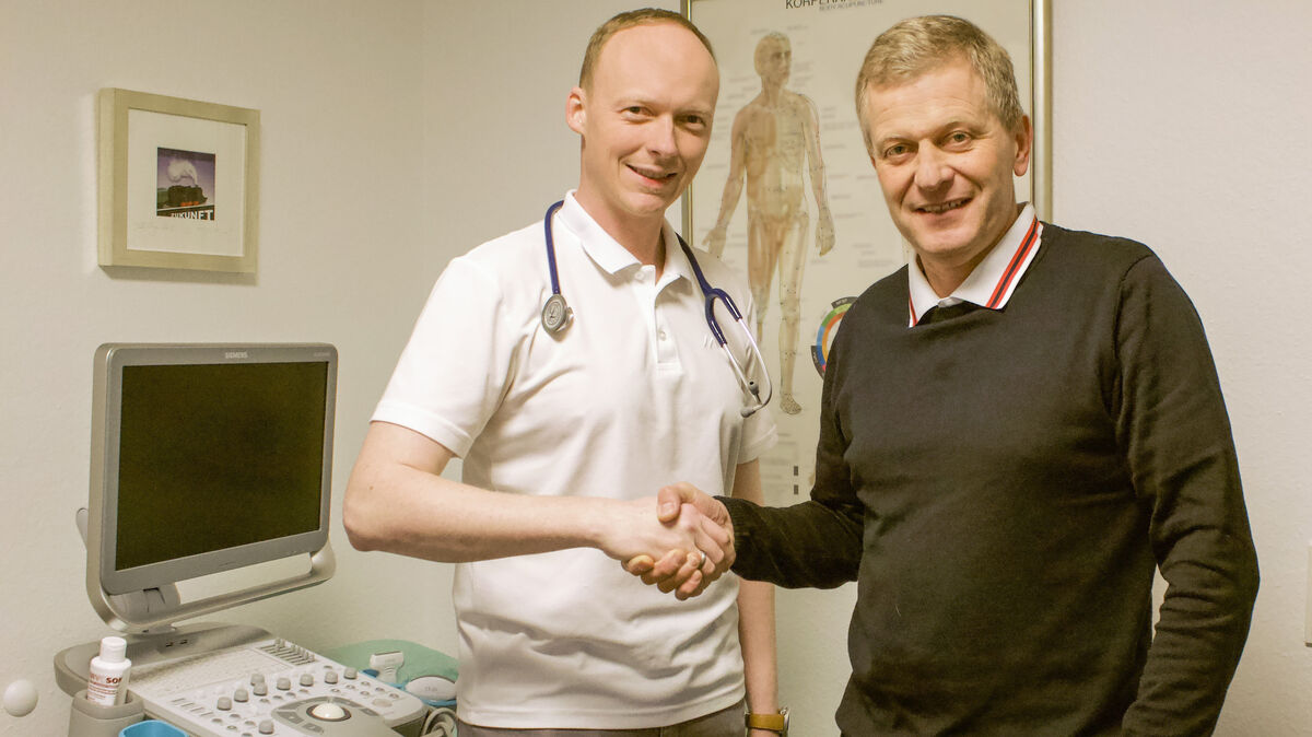 Mit dem Allgemeinmediziner Dr. med. Sascha Rogalski (li.) hat Dr. med. Ralf Mahler einen versierten Partner und künftigen Nachfolger für seine Hausarztpraxis gefunden. Foto: Dammer