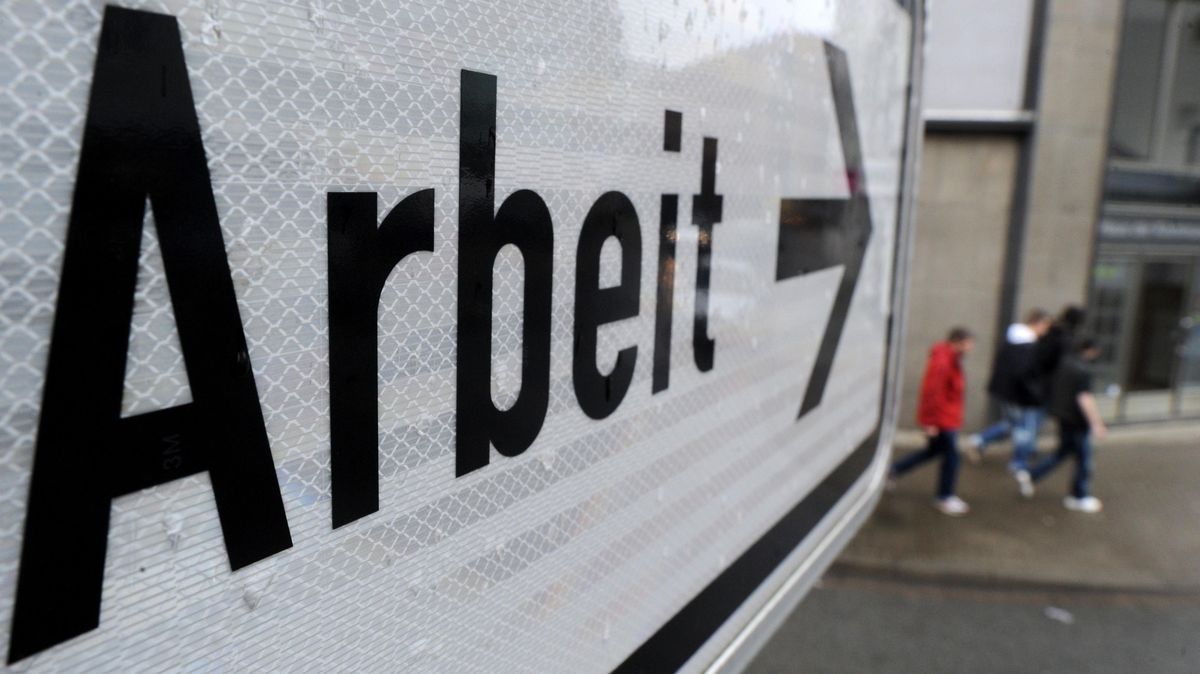 Die Zahl der Arbeitslosen ist im vergangenen Monat leicht gesunken. Symbolfoto: Stratenschulte
