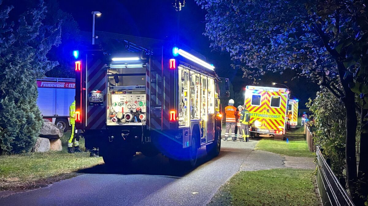 Mit einem Großaufgebot an Einsatzkräften ist die Feuerwehr in Wanna vor Ort. Foto: Heinsohn