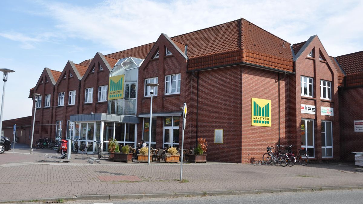 Aus dem Marktkauf Otterndorf wird das inhabergeführte E-Center Niko Keil. Der Einkaufsmarkt bleibt während des Umbaus fast zwei Monate geschlossen. Fotos: Kramp