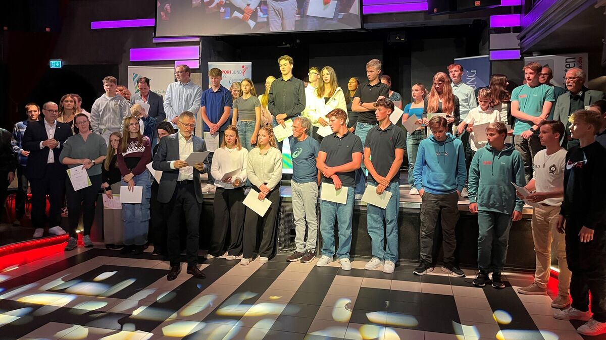 Premiere: Erstmals wurden am Mittwochabend in Lüdingworth die "Küstensterne des Sports" verliehen. Foto: Unruh