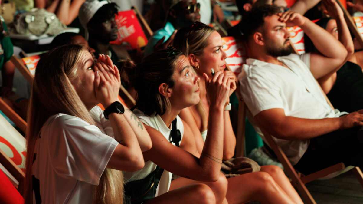 Beim Deichbrand-Festival können Besucher in diesem Jahr ausgewählte Spiele der Fußball-WM gemeinsam verfolgen. Das Finale am Sonntag wird auf der neuen Bühne „New Port“ als Public Viewing übertragen. Foto: Carsten Koall