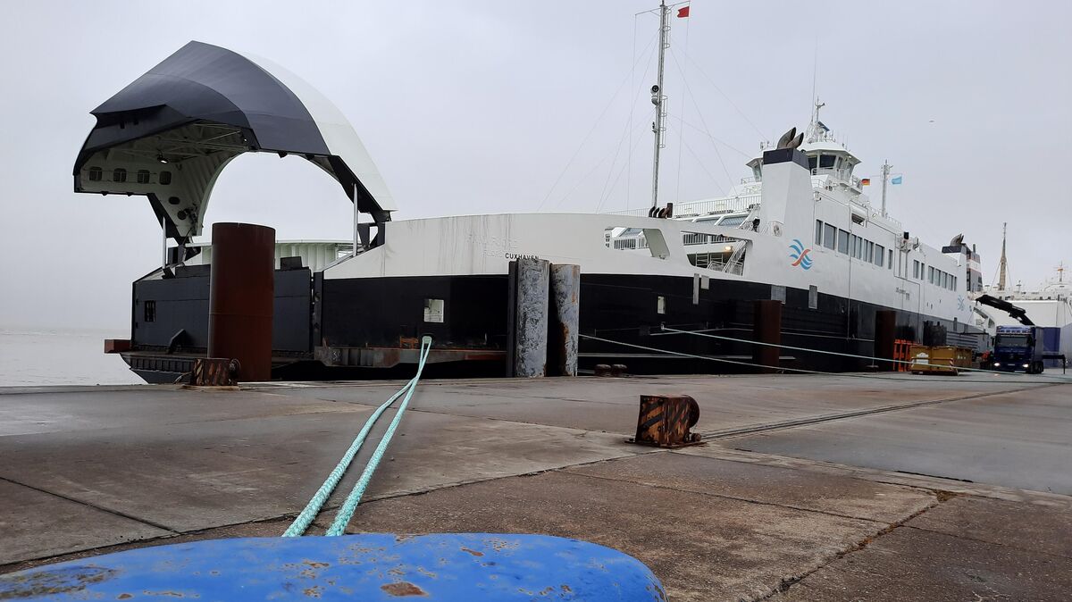 Schluss mit Leinen los: Die Elbferry Cuxhaven-Brunsbüttel ist schon wieder Geschichte. Das Unternehmen teilte am Mittwoch mit, den Dienst einstellen zu wollen. Erst vor wenigen Wochen, war der Antrag auf Insolvenz gestellt worden. Foto: Sassen