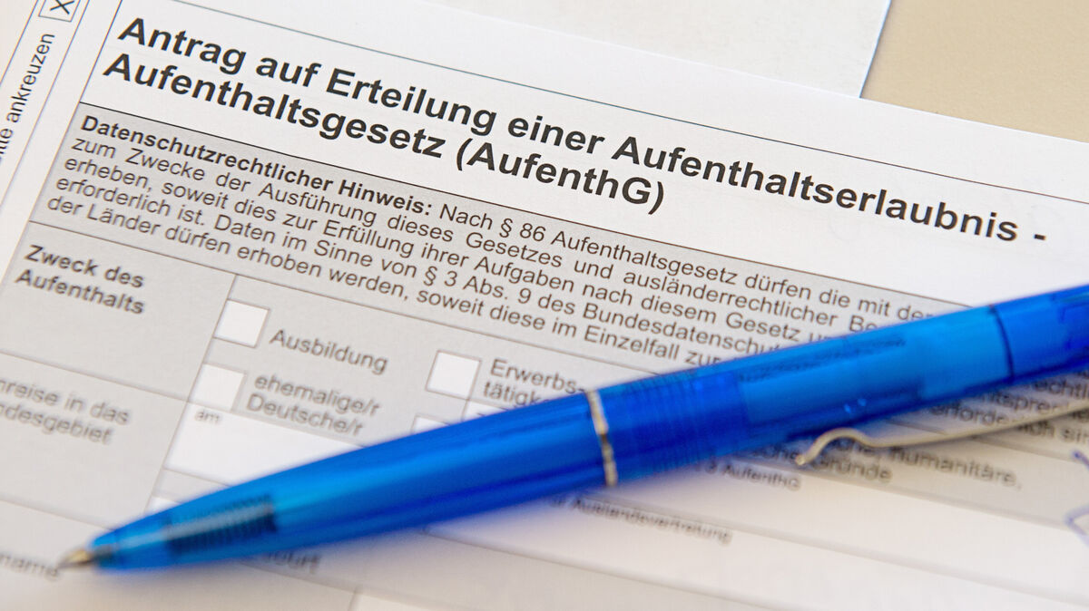 Bei dem vor dem Cuxhavener Amtsgericht geführten Verfahren geht es um Aufenthaltstitel: Wurden sie erschlichen oder nicht? Und welche Rolle spielte ein ehemaliger Leiter der Ausländerbehörde des Landkreises? Foto: Wolfram Kastl/dpa