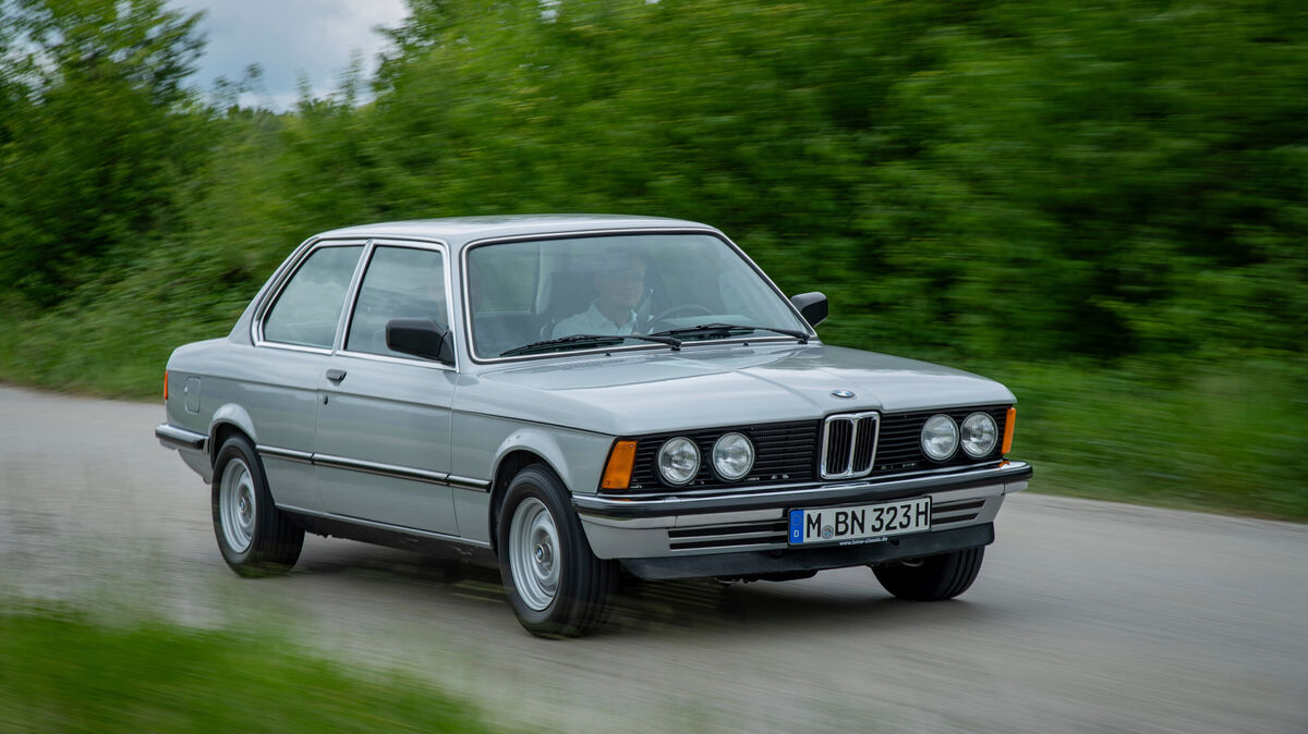 50 Jahre 3er BMW: Der Vater der Fahrfreude feiert Geburtstag: Zunächst kam die Kult-Baureihe nur als Zweitürer auf den Markt - mehr Türen gab es erst beim Nachfolger. Foto: Hardy Mutschler/dpa