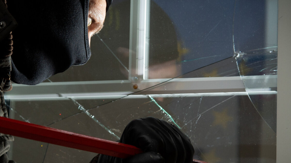 Die Polizei Cuxhaven sucht nach einer Zeugin, die einen Wohnungseinbruch verhinderte. Symbolbild: Gentsch/dpa