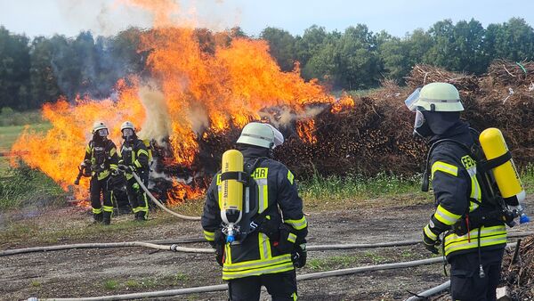 Brandserie in Hemmoor: Vier Feuer binnen weniger Stunden - Verdacht auf Brandstiftung