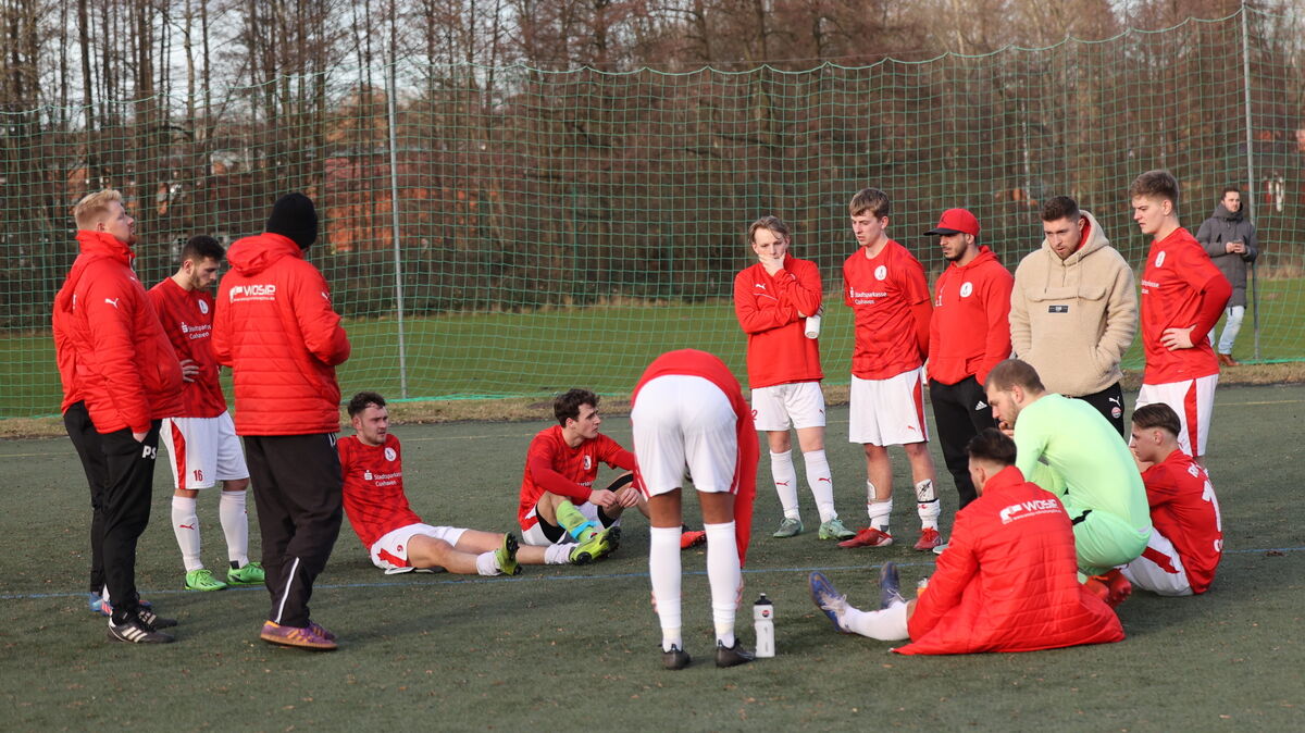 Nach der 0:3-Niederlage beim VfL Güldenstern Stade sahen die Spieler von Rot-Weiss Cuxhaven ziemlich bedröppelt aus. Das soll sich am Sonnabend in Harsefeld nicht wiederholen, obwohl die Aufgabe dort von der Papierform her noch schwieriger ist.