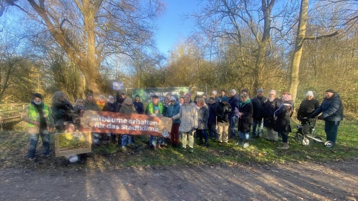 Rund 45 Personen erkundeten am 1. Advent das Gelände "Arnhausen" mit seinem Wald. Foto: red