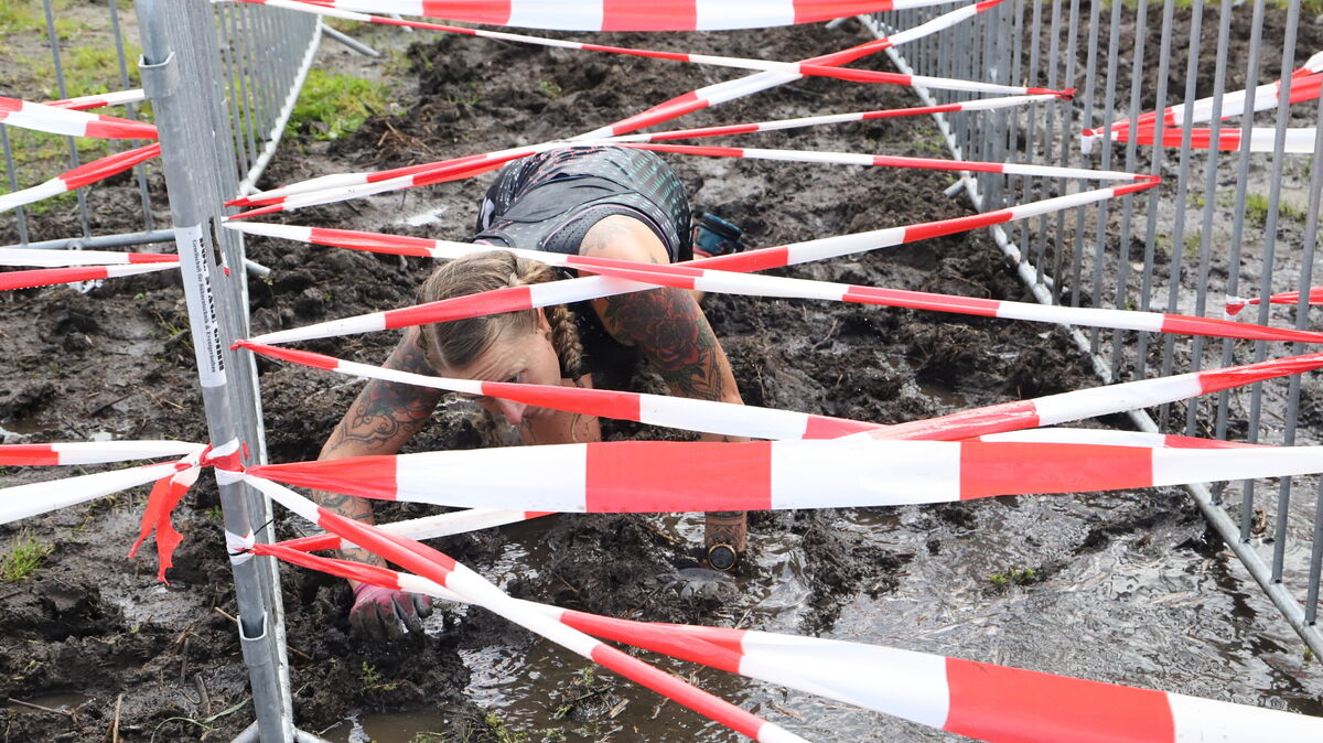 Kurz vor Ende des Giants Run wird es noch mal richtig anspruchsvoll. Der Weg durch den tiefen Matsch ist eine echte Herausforderung für die Aktiven. Fotos: Witthohn