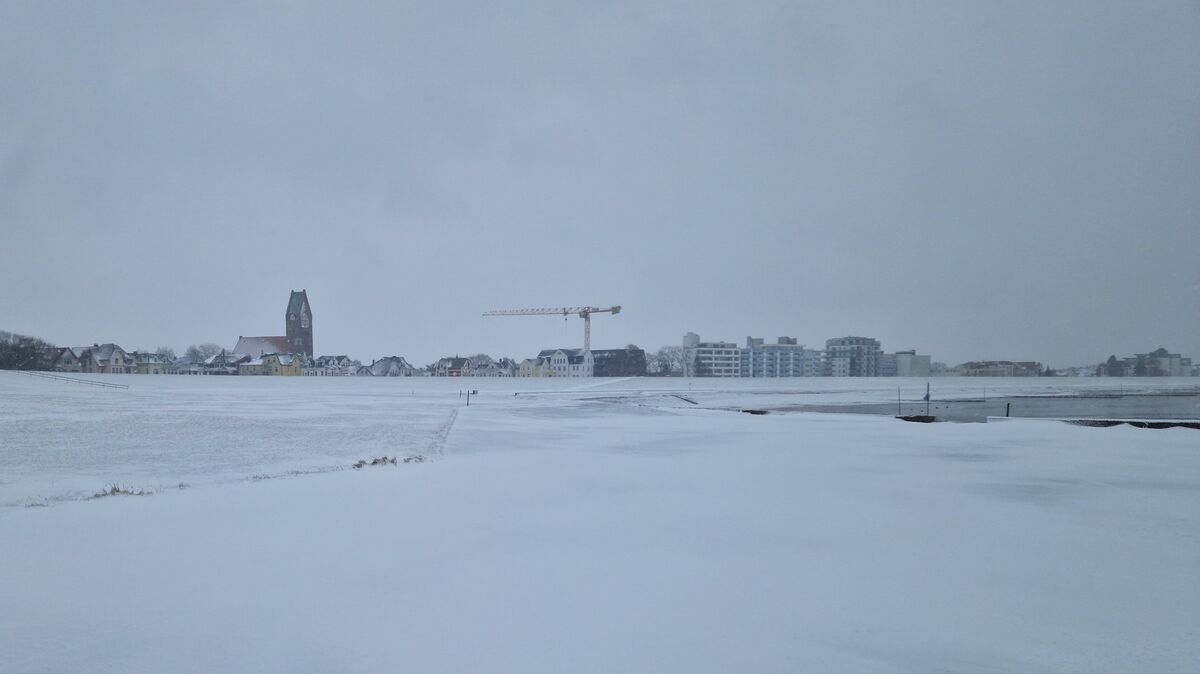 Der Wochenstart bringt Schnee ins Cuxland. Foto: Larschow