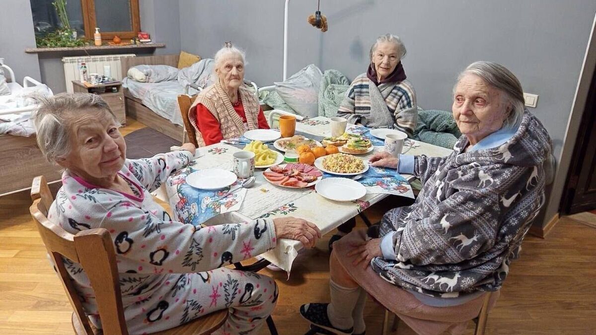 Bewohnerinnen eines Pflege- und Seniorenheims in Kiew. Foto: Dmytro Kostyrko