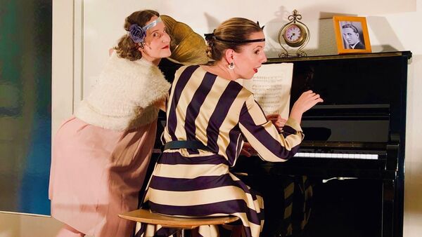 Duo erweckt Zwanziger-Sound mit Chaplin-Magie in Cuxhaven