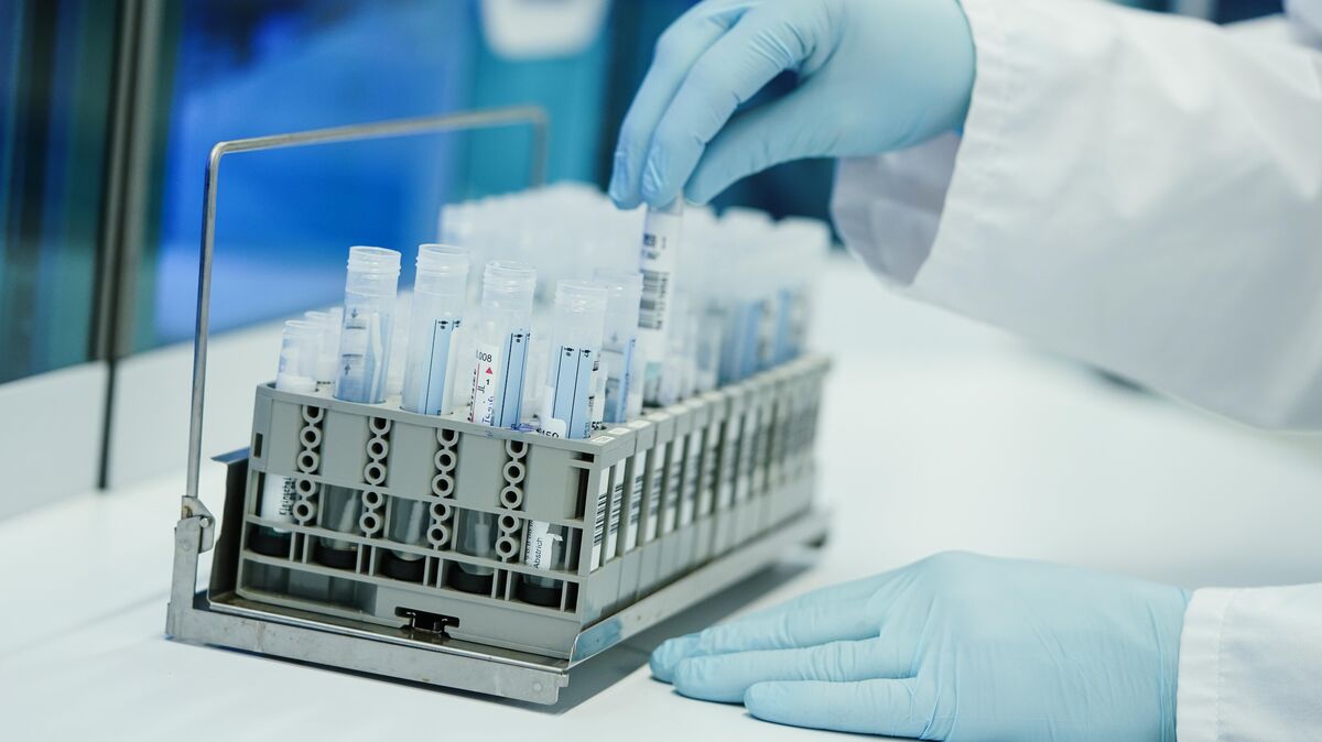 Die Omikron-Variante BA.5 des Corona-Virus breitet sich in Deutschland aus. Auch in Niedersachsen gibt es erste Fälle. Im Kreis Cuxhaven wurde BA.5 allerdings noch nicht nachgewiesen. Foto: Anspach/dpa