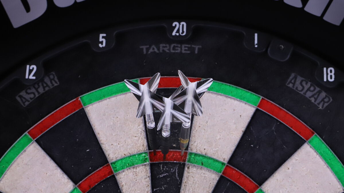 Der Traumwurf eines jeden Darters: die 180, geworfen mit drei Darts ins Triple-20er-Feld. Foto: Witthohn