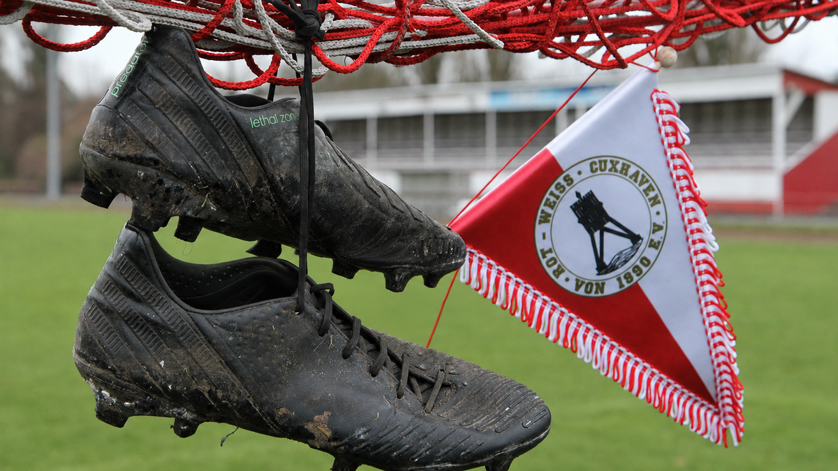 Rot-Weiss Cuxhaven hat aktuell nur noch eine Fußball-Herrenmannschaft im Spielbetrieb. Foto: Unruh