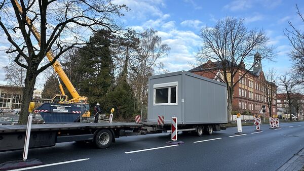 Präzisionsarbeit an der Abendrothstraße: Cuxhavener Grundschule erhält neues Gebäude
