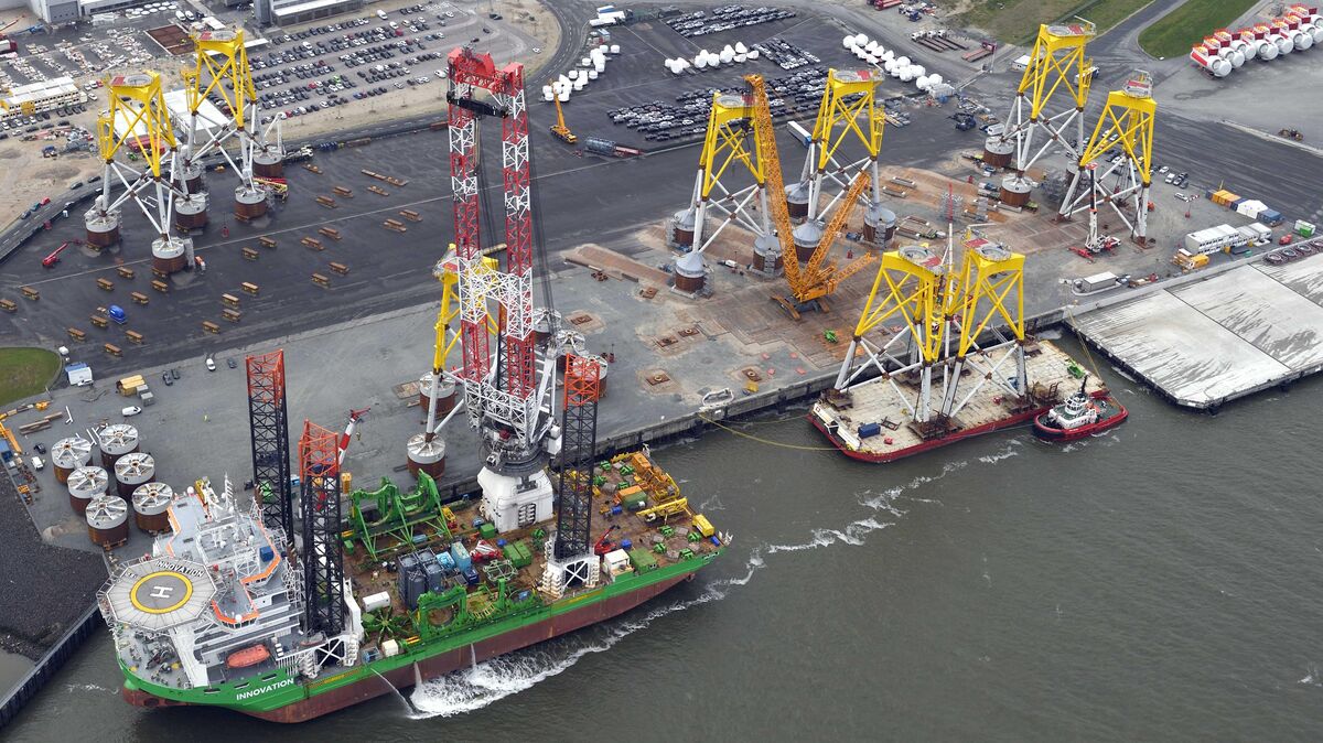 Im Deutschen Offshore-Industrie-Zentrum Cuxhaven könnten aus dem Stand drei neue Liegeplätze geschaffen werden. Foto: HWG