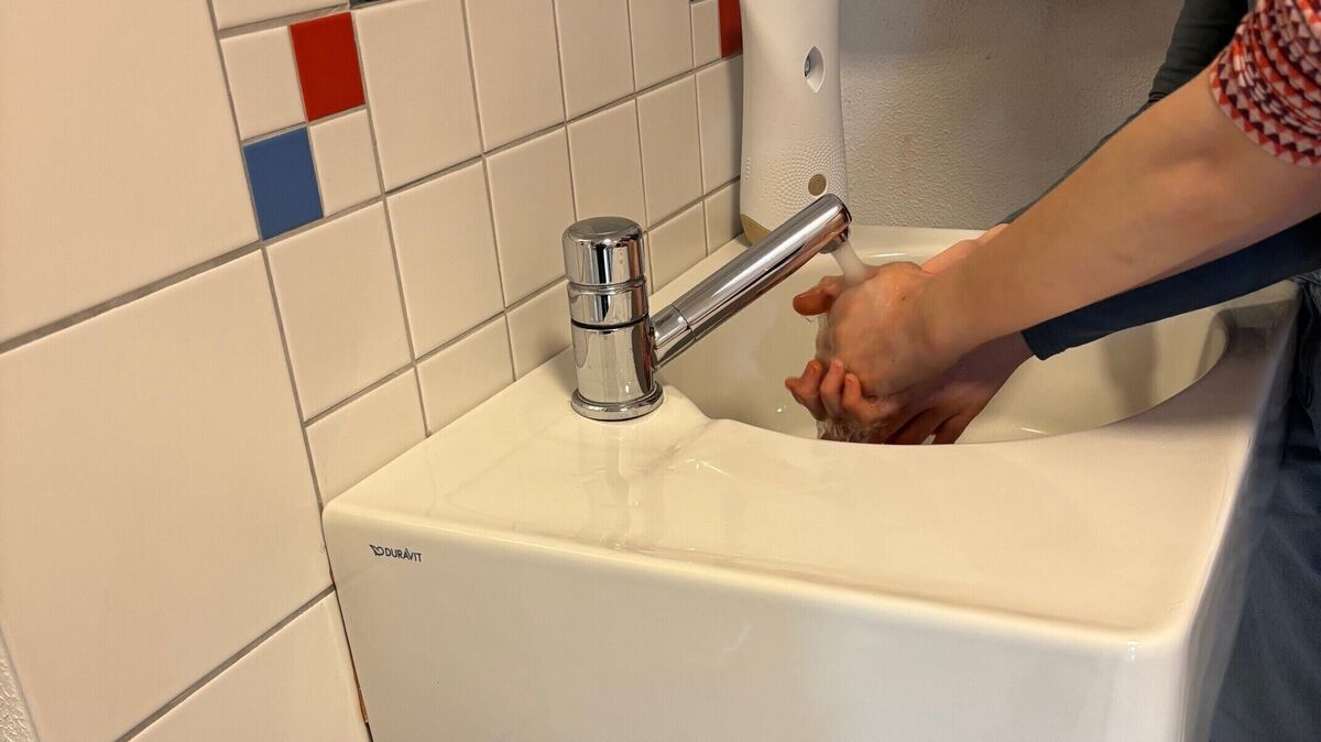 Geht von den Waschbecken in Klassenräumen eine Gesundheitsgefahr aus? Der Landkreis will sie an den kreiseigenen Schulen abbauen, wenn in Klassenräumen ohnehin Sanierungsmaßnahmen erfolgen. Am Hemmoorer Gymnasium regt sich Widerstand. Foto: privat