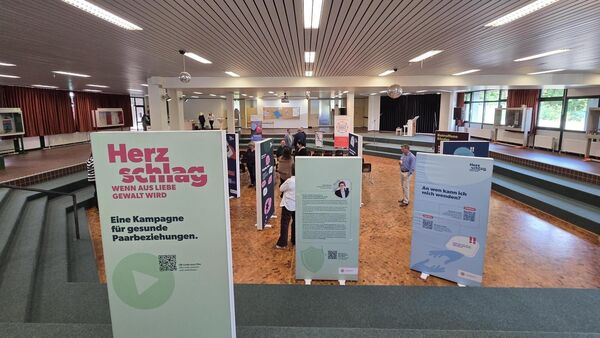 Wanderausstellung "Herzschlag" an der Hemmoorer Osteschule macht Warnsignale sichtbar