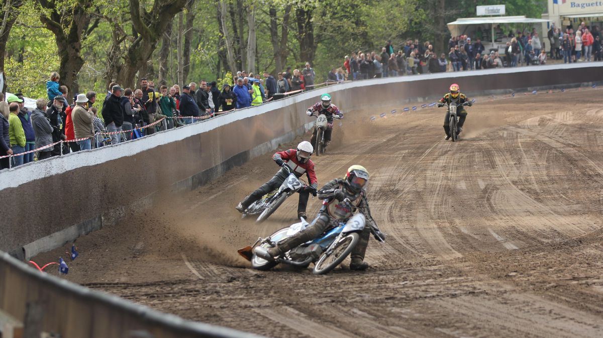 Auch in diesem Jahr zog es die Motorsportfans wieder nach Hechthausen, wo die Motorradfreunde Niederelbe das Sandbahnrennen veranstalteten. Im nächsten Jahr findet es am 13. und 14. Juni statt. Archivfoto: Unruh