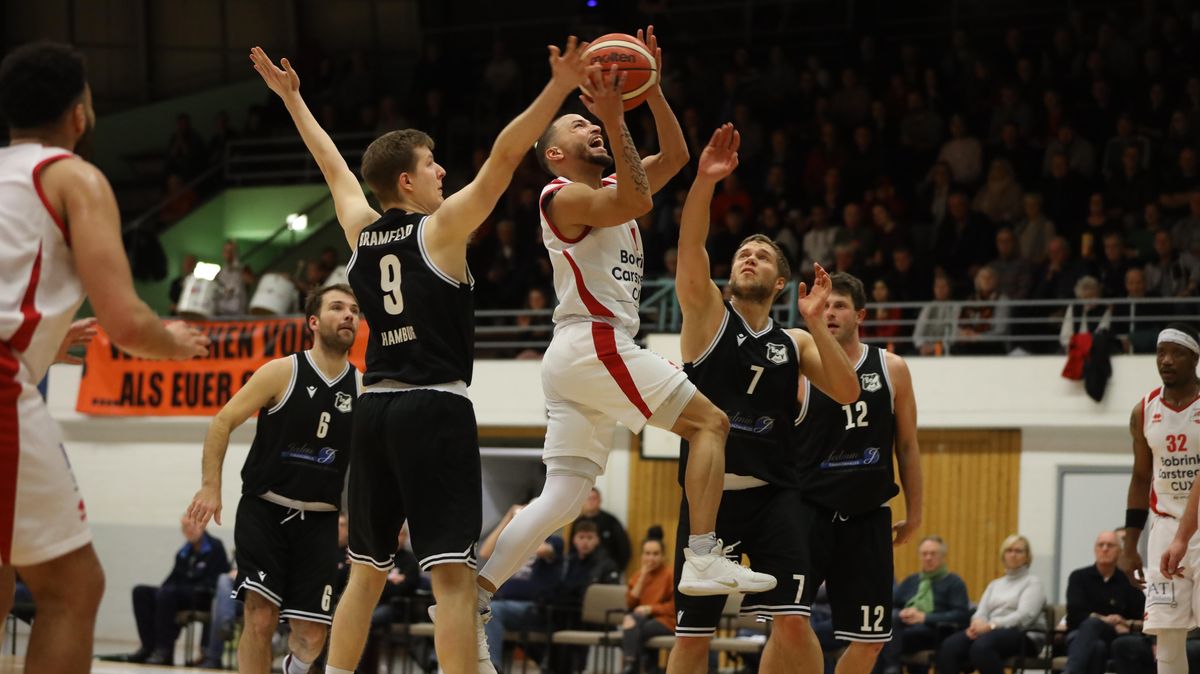 Deon McDuffie erzielte 17 Punkte beim 89:80-Heimsieg der Baskets gegen Bramfeld. Foto: Unruh