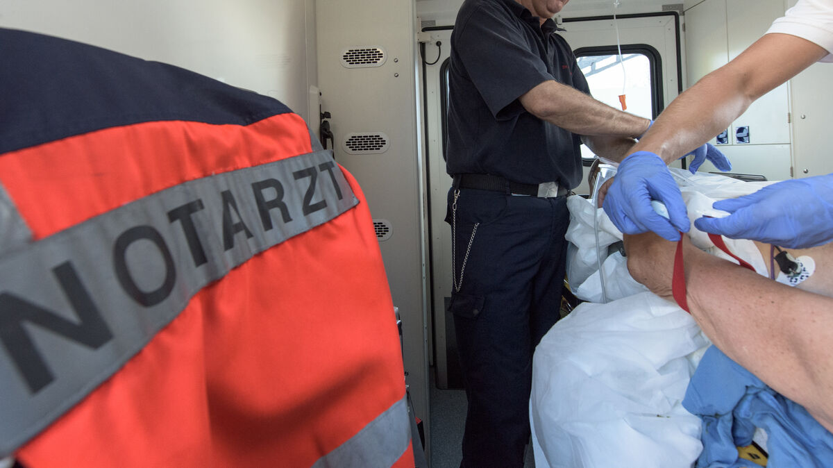 Für den Hafenarbeiter kam jede Hilfe zu spät. Symbolfoto: Patrick Seeger/dpa