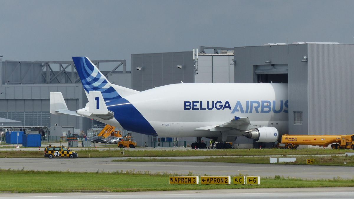 Die "Beluga" ist das größte Frachtflugzeug der Welt. Die Ladung sind meist Bauteile, beispielsweise aus Toulouse. Foto: Reese-Winne