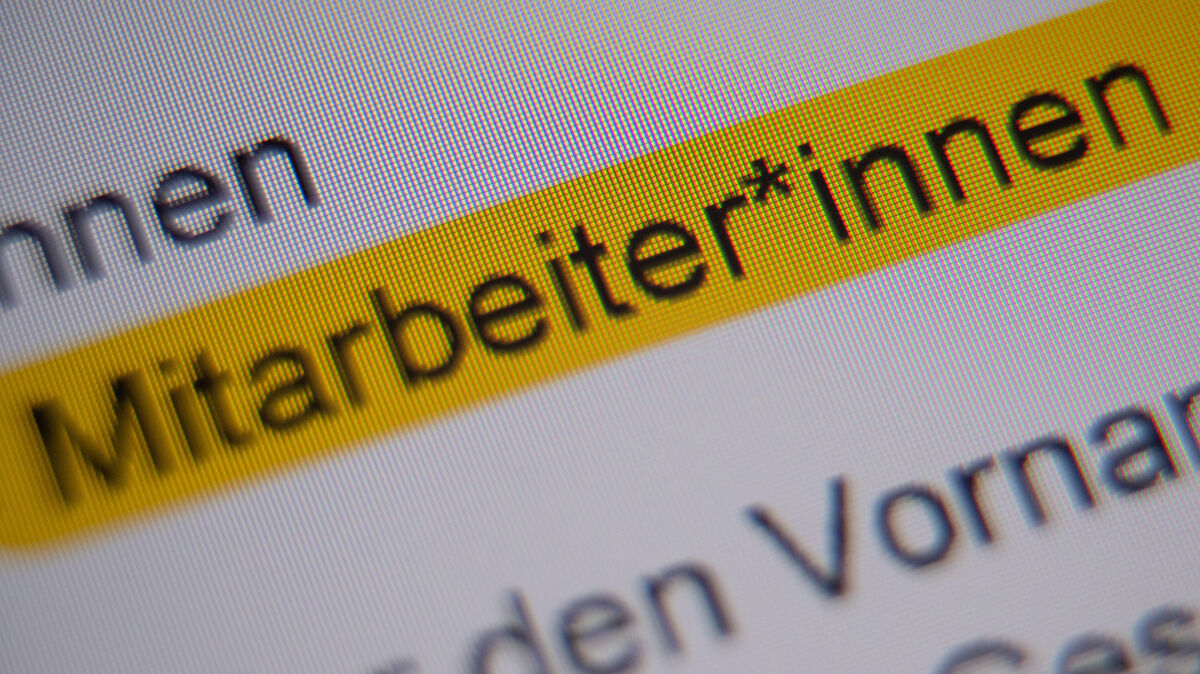 Im Schriftlichen wird beim Gendern gerne der Gender-Stern verwendet. Foto: Sebastian Gollnow/dpa