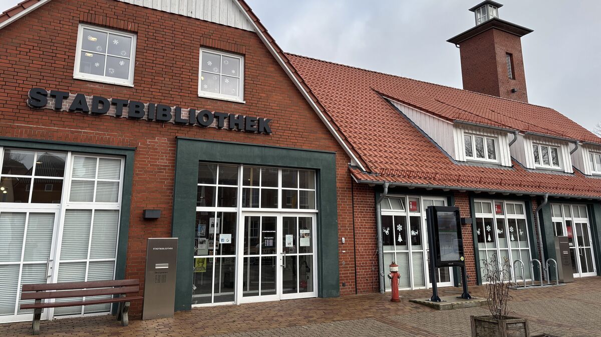 Die Stadtbibliothek Otterndorf, eine Einrichtung der Samtgemeinde Land Hadeln, soll auf den Prüfstand: Die CDU fordert eine Arbeitsgruppe, die sich mit der zukünftigen Ausrichtung und personellen Ausstattung der Bibliothek beschäftigen soll. Foto: Grell