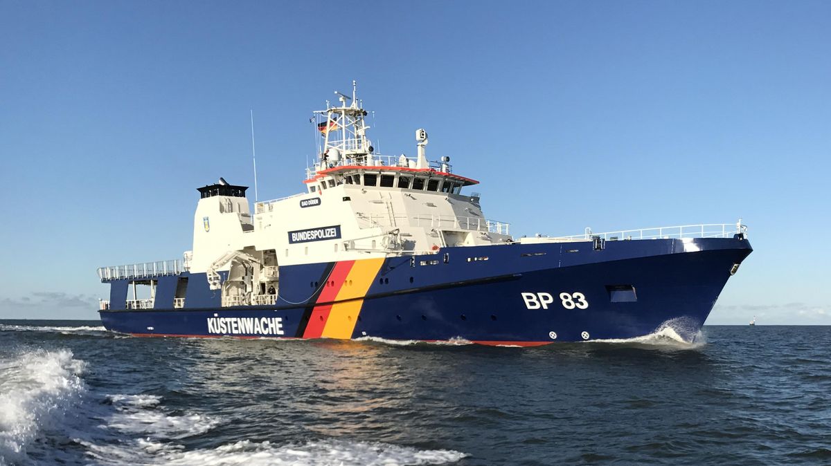 Die "Bad Düben" erreichte am Dienstag den Heimathafen Cuxhaven. Foto: Sassen