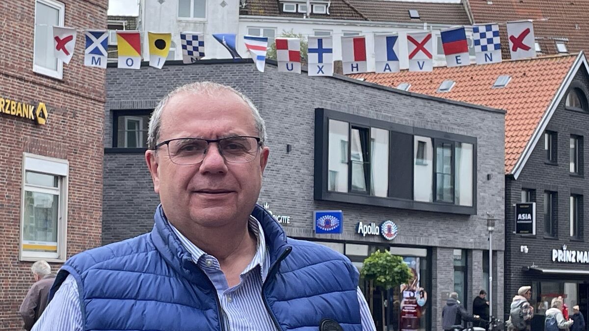 Alfredo Stoffel, Vorsitzender des Deutsch-Portugiesischen Kulturkreises, setzt sich für das Miteinander der Nationen in Cuxhaven ein und möchte die Geschichte und Mitwirkung der portugiesischen Gemeinde wieder stärker ins Bewusstsein rücken. Foto: Reese-Winne