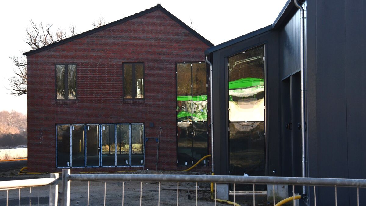 Die Einweihung des Neubaus des Feuerwehrgerätehauses für die Feuerwehren Althemmoor und Westersode steht im Frühjahr kommenden Jahres bevor. Bei der Kostenkalkulation für die Außenanlagen gab es zum Jahresende in Hemmoor eine unangenehme Überraschung. Foto: Schröder