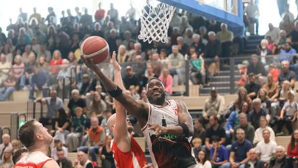 Neuer Name, neue Halle: Viele Premieren beim Auftaktsieg der Cuxhaven BasCats