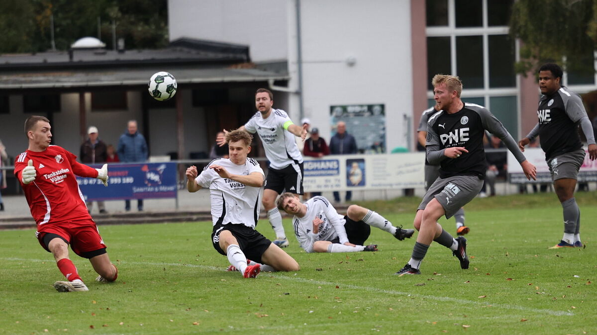 Cuxhavens Niklas Menke hat sich in dieser Saison zum Torjäger entwickelt: Mit 15 Treffern ist er der beste Angreifer seines Teams. Das liegt vor allem daran, dass er deutlich offensiver agiert als noch in den Jahren zuvor. Foto: May
