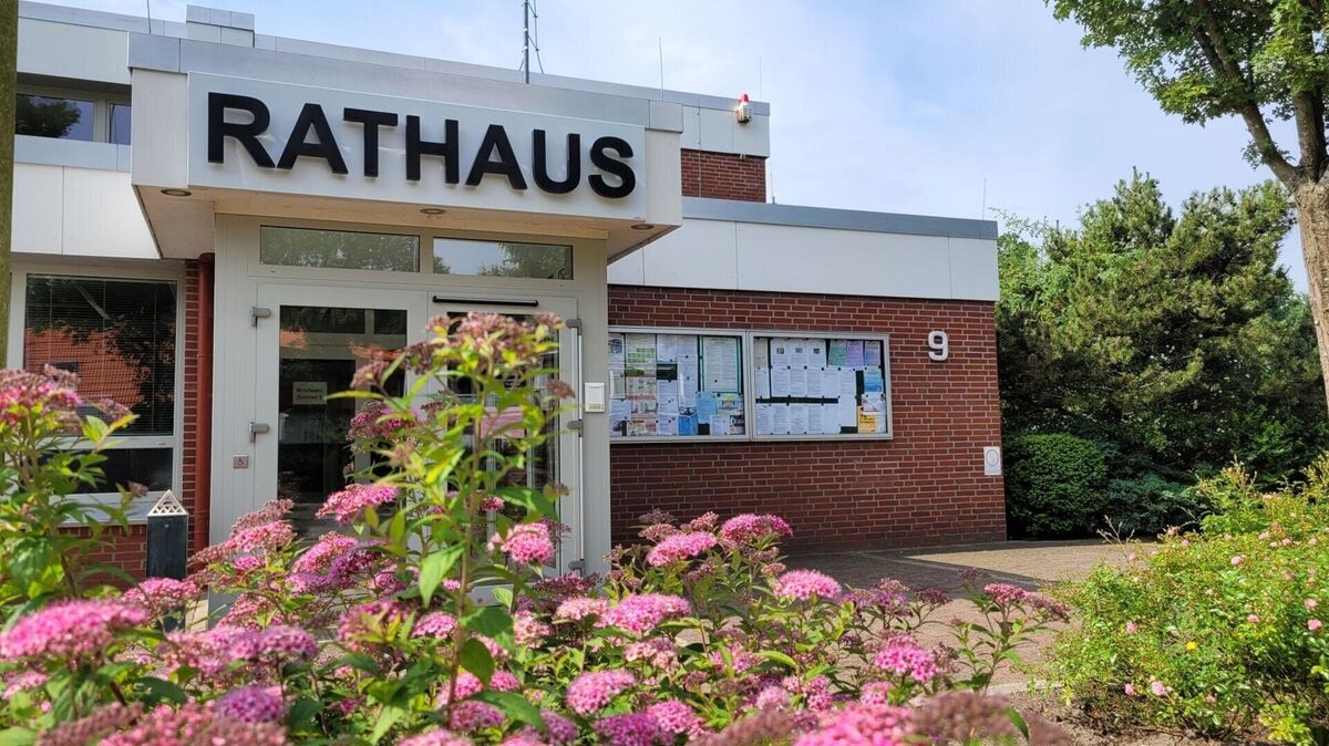 Im Rathaus Nordholz wurde ein Fundbüro für Deichbrand-Besucher eingerichtet. Dort können Festivalgäste auch nach dem Ende des Festivals verlorene Gegenstände abholen. Foto: Leuschner