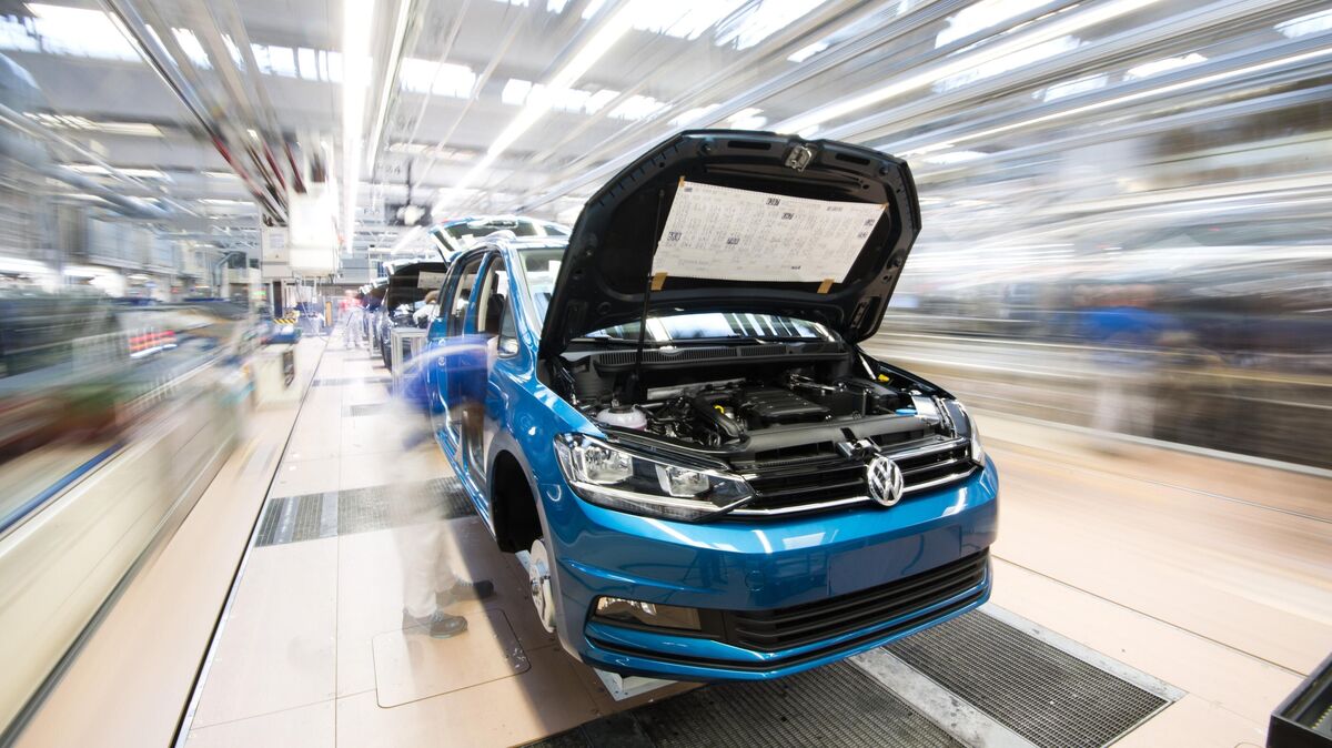 Die betreffenden VW-Modelle (hier: Touran) sind in den Jahren 2013-2024 vom Band gelaufen. Foto: Julian Stratenschulte/dpa