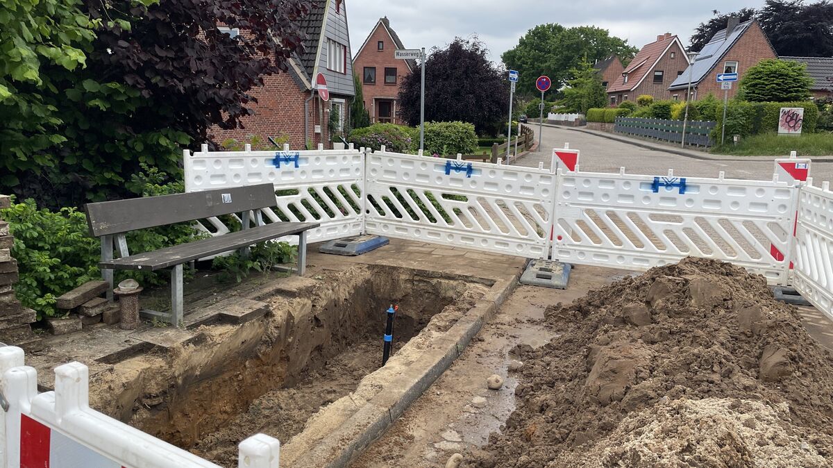 Die Schadensstelle wurde an der Einmündung zum Wasserweg (links von der Geschwister-Scholl-Straße abführend) ausgemacht. Foto: Reese-Winne