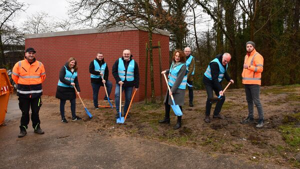 Für Glasfasernetz: Das Buddeln in Hemmoor hat begonnen