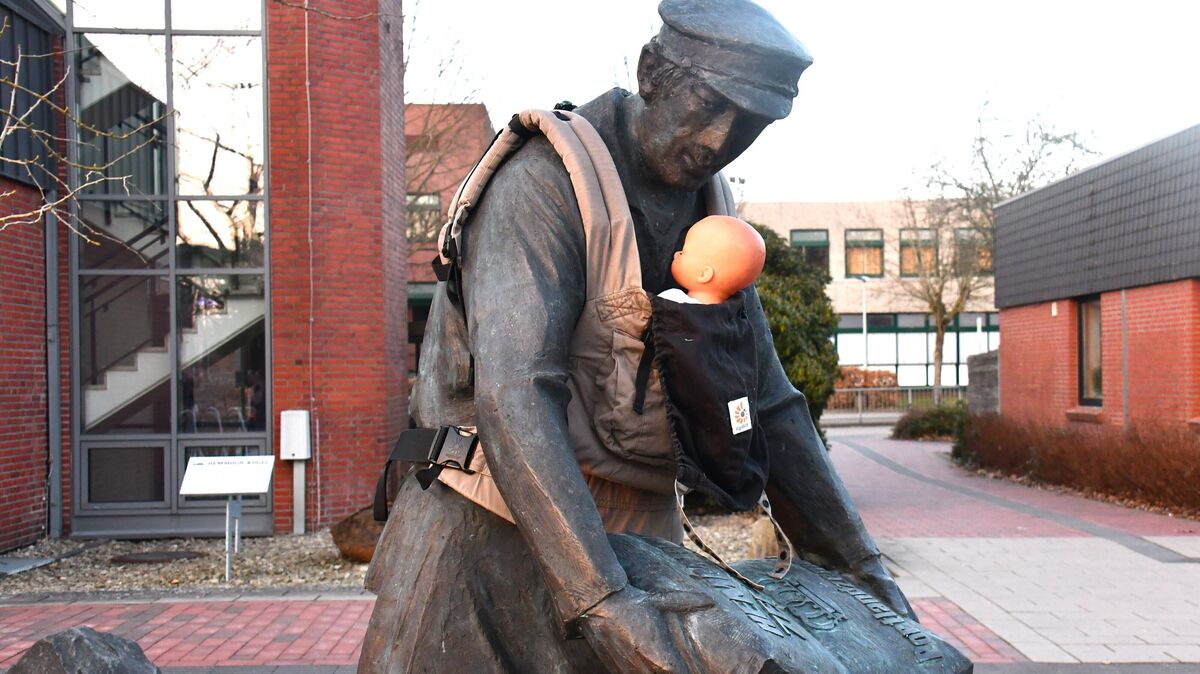 So schnell kann's gehen: Der "Zementpacker" musste plötzlich nicht nur den Zementsack tragen ... Foto: Schröder