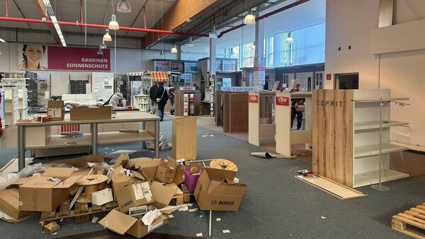 Hammer-Markt Cuxhaven: Plötzlich alles kostenlos - Besucher rücken mit Anhängern an