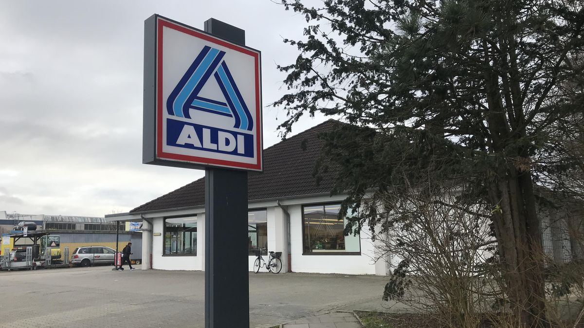 Am 14. März öffnet die Aldi-Filiale an der Grodener Chaussee ein letztes Mal: Weil der Markt nach Angaben eines Konzernsprechers nicht modernisiert werden kann, wird er geschlossen. Foto: Kolbenstetter