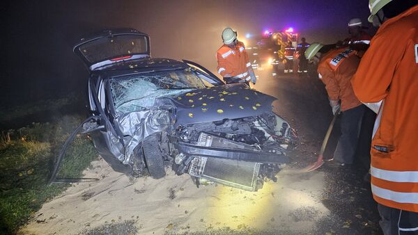 Unfall bei Mittelstenahe: Junger Autofahrer (18) kracht bei dichtem Nebel gegen Baum