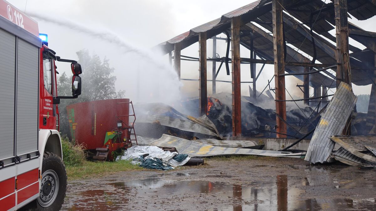Von der Haupt-Halle ist nach dem verheerenden Feuer nicht mehr viel übrig. Foto: Kuczorra